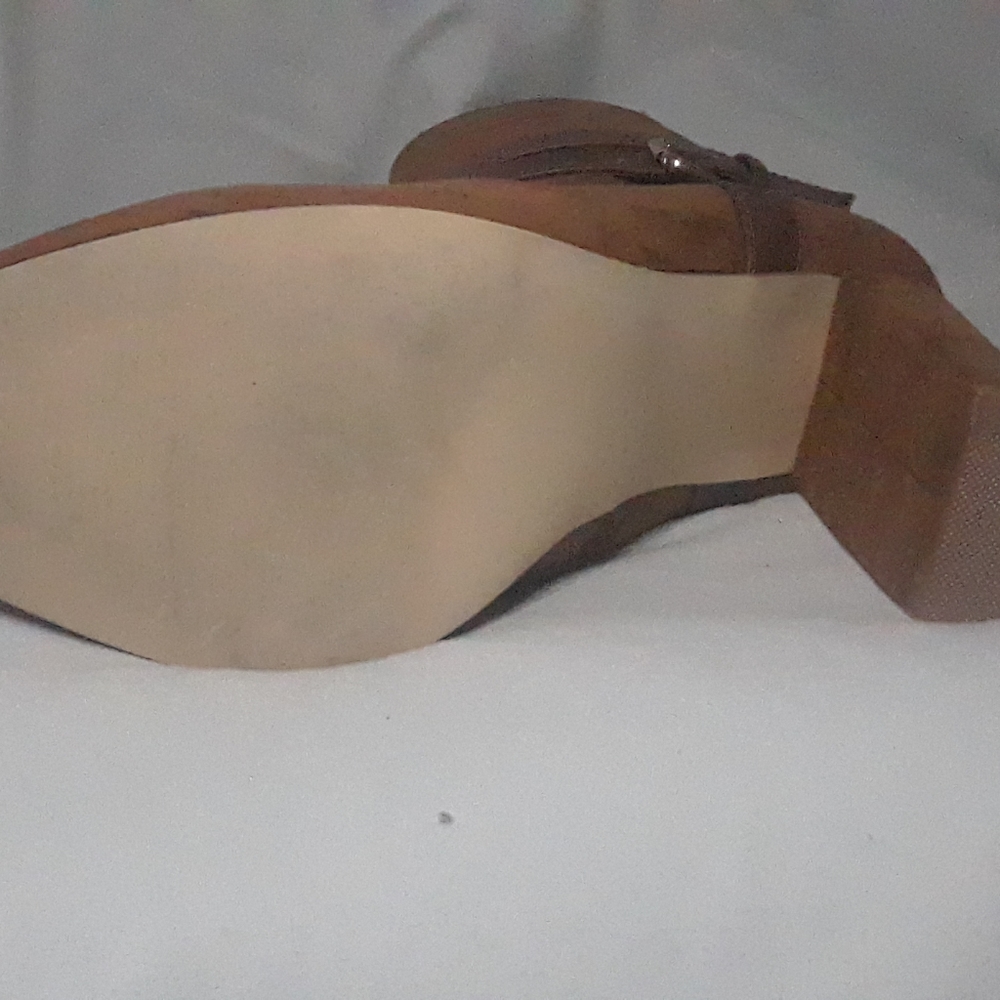 Shoes - Picture 6 of 8